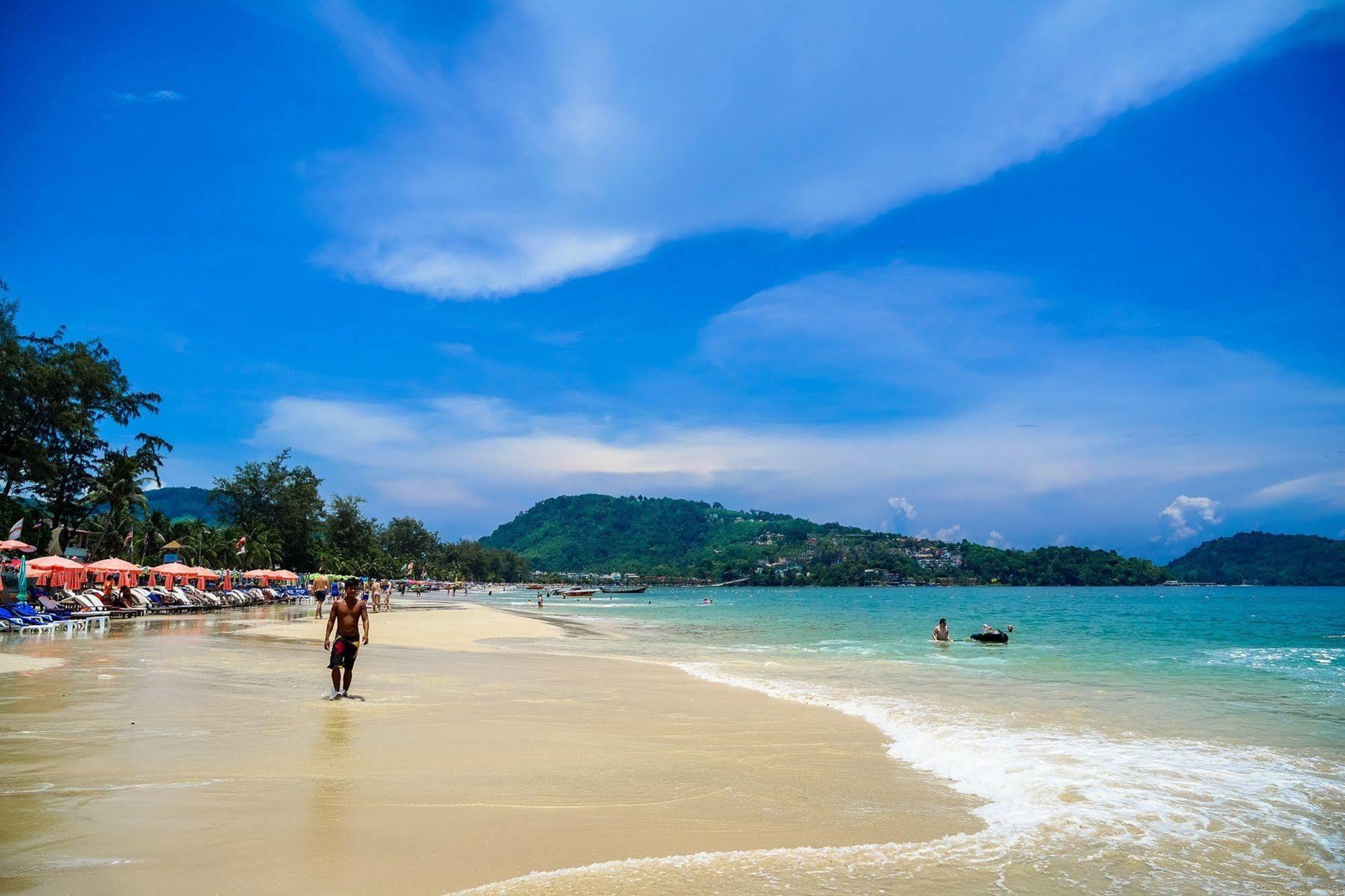 The Royal Palm Beach Front Patong Luaran gambar