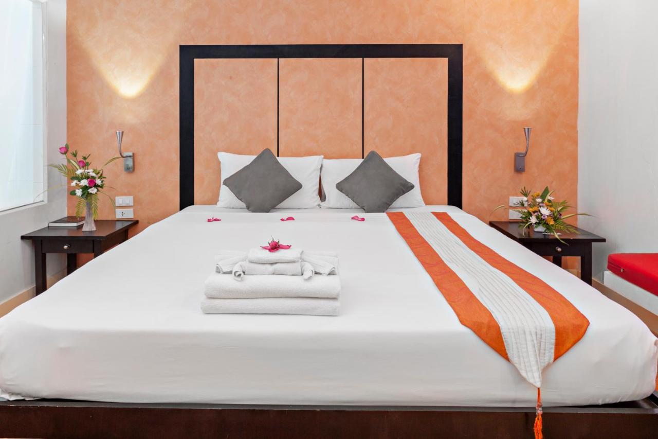 The Royal Palm Beach Front Patong Luaran gambar