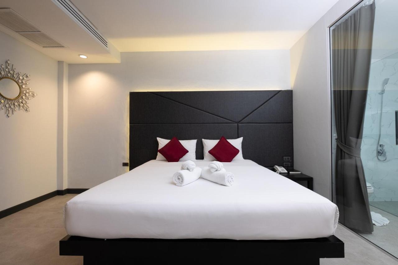 The Royal Palm Beach Front Patong Luaran gambar