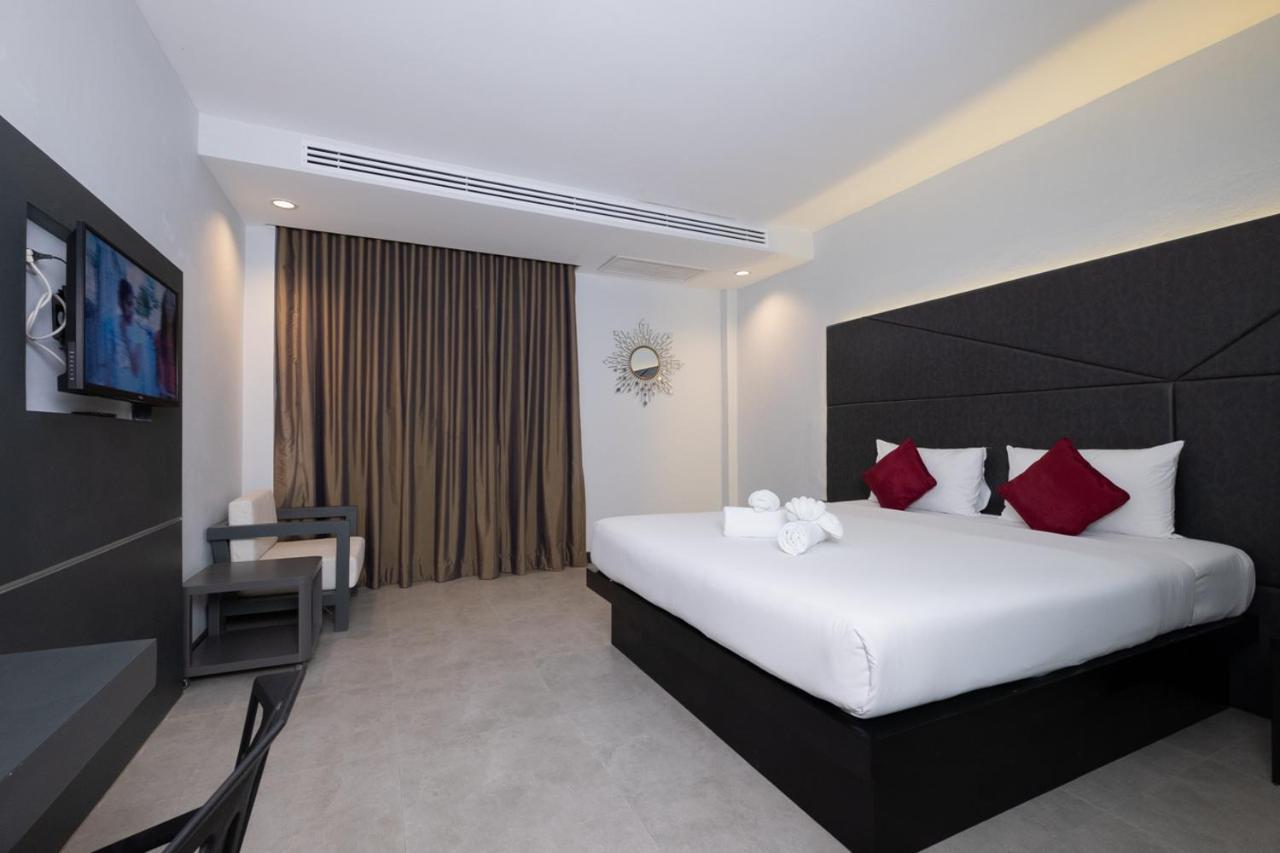 The Royal Palm Beach Front Patong Luaran gambar