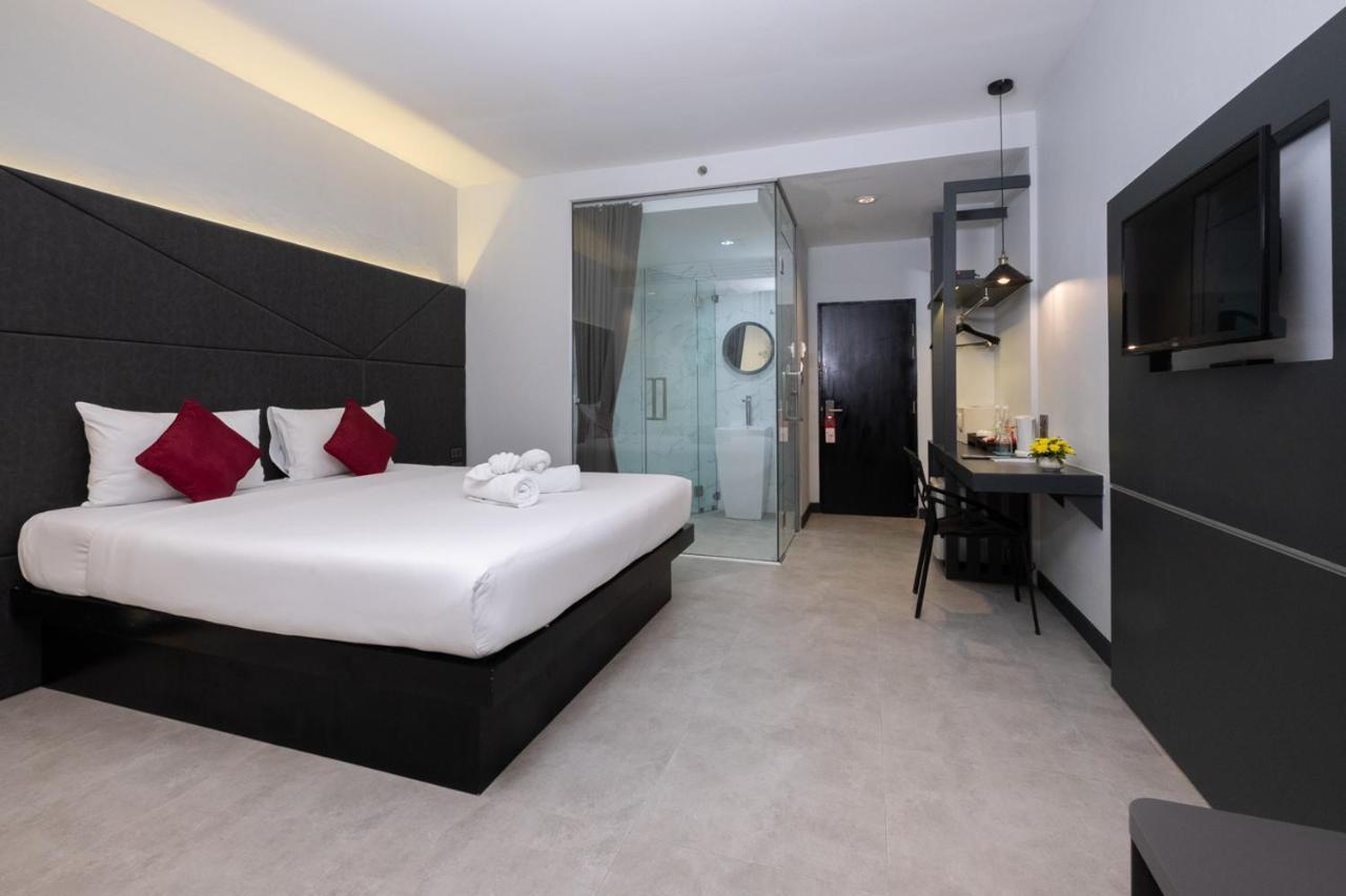 The Royal Palm Beach Front Patong Luaran gambar