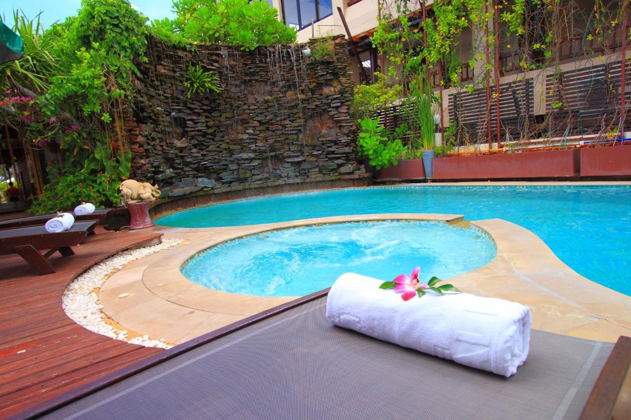 The Royal Palm Beach Front Patong Luaran gambar