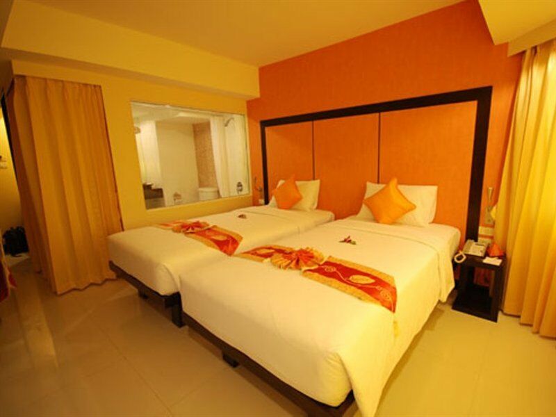 The Royal Palm Beach Front Patong Luaran gambar