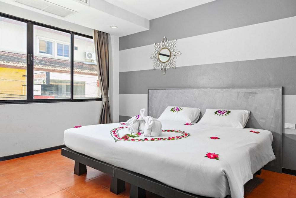 The Royal Palm Beach Front Patong Luaran gambar